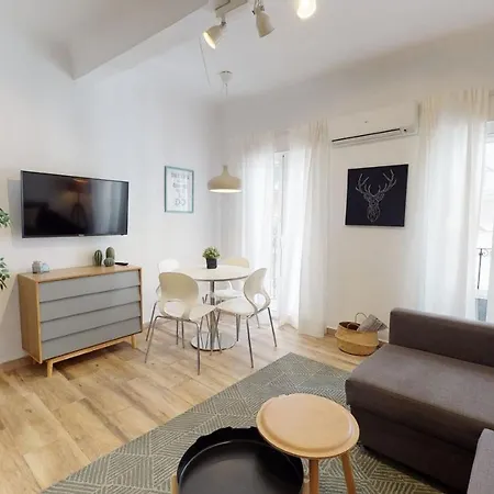 Friendly Center Apartment *